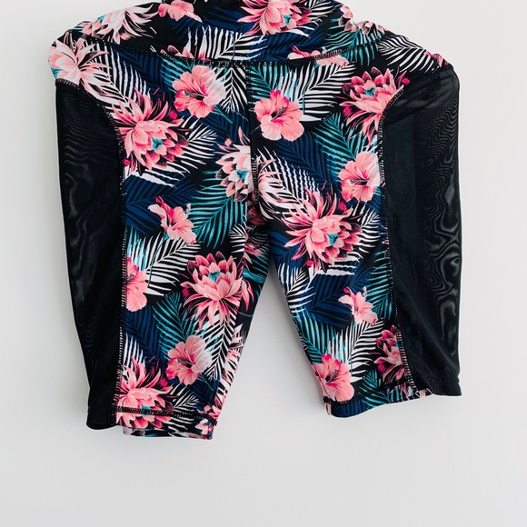 Floral gym biker shorts. Mesh on the side. Medium
